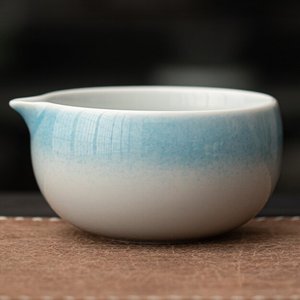 Ceramic Tea Pitcher Gradient Glaze Gongdao Bei